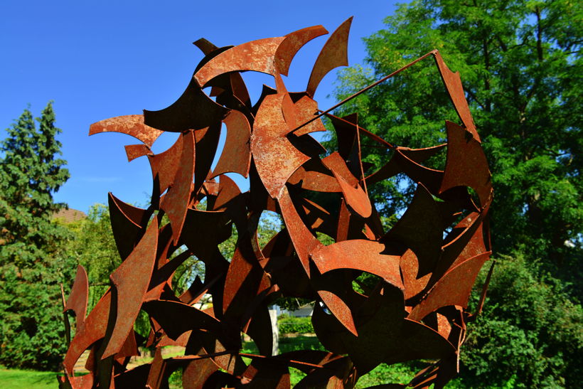 20. Skulpturenpark: Mörfelden-Walldorf mit Jules Andrieu, Lars Karl Becker, Merja Herzog-Hellsten, Isabell Hofmann, Peter Müller, Emilia Neumann, Marco Poblete Young, Felix Rombach, Waldemar Scheck, Lukas Sünder, vom 30. Juli bis 3. September 2017 im Bürgerpark Mörfelden