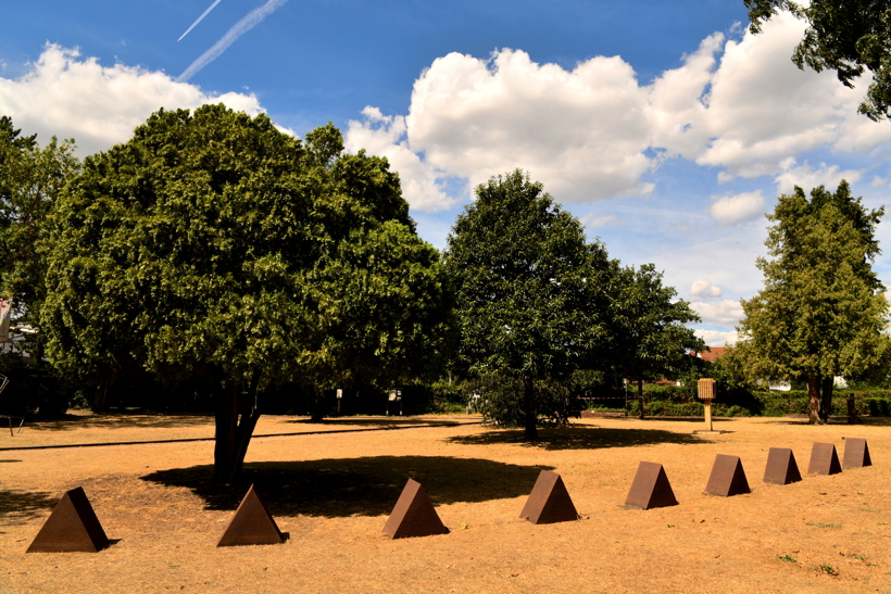 21. Skulpturenpark Mörfelden-Walldorf vom 29. Juli bis 2. September 2018 im Bürgerpark Mörfelden mit Manfred Emmenegger-Kanzler, Christiane Erdmann, Peter Helmstetter, Ernst Günter Herrmann, Paul Hirsch, Wulf Kirschner, Robert Kögel, Jaewon Park, Lothar Steckenreiter, Elizabeth Thallauer, Heide Weidele