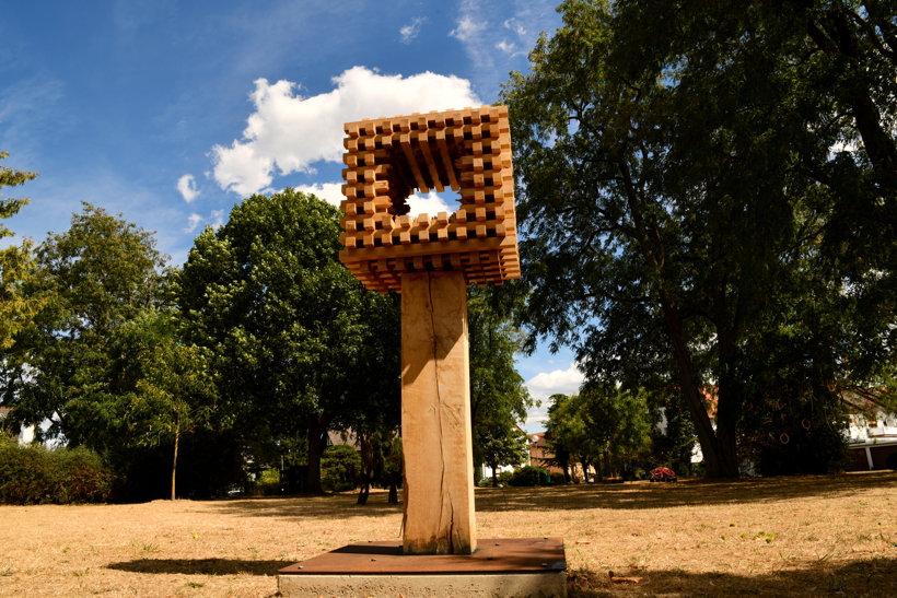 21. Skulpturenpark Mörfelden-Walldorf vom 29. Juli bis 2. September 2018 im Bürgerpark Mörfelden mit Manfred Emmenegger-Kanzler, Christiane Erdmann, Peter Helmstetter, Ernst Günter Herrmann, Paul Hirsch, Wulf Kirschner, Robert Kögel, Jaewon Park, Lothar Steckenreiter, Elizabeth Thallauer, Heide Weidele