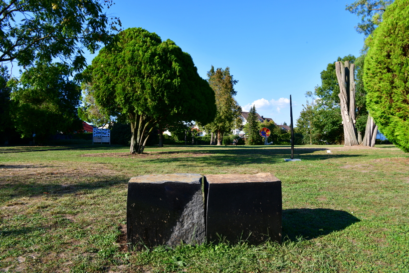 22. Skulpturenpark Mörfelden-Walldorf vom 28. Juli bis 1. September 2019 im Bürgerpark Mörfelden mit Felicithas Arndt, Edgar Diehl, Steve Johnson, Gertraud Hasselbach, Xue Liu, Faxe M. Müller, Stefan Pinl, Thomas Reifferscheid, Felix Rombach und Katrin Trost