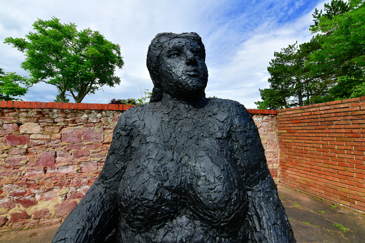 23. Skulpturenpark 2021 Mörfelden-Walldorf vom 4. Juli bis 29. August 2021 im Bürgerpark Mörfelden mit Sascha Boldt  Jens Grundschock  Nicole Jänes Ulrich Jung  Dieter Oehm Katrin Paul Wanda Pratschke  Tanja Röder Petra Scheibe Teplitz und Maximilian Verhas