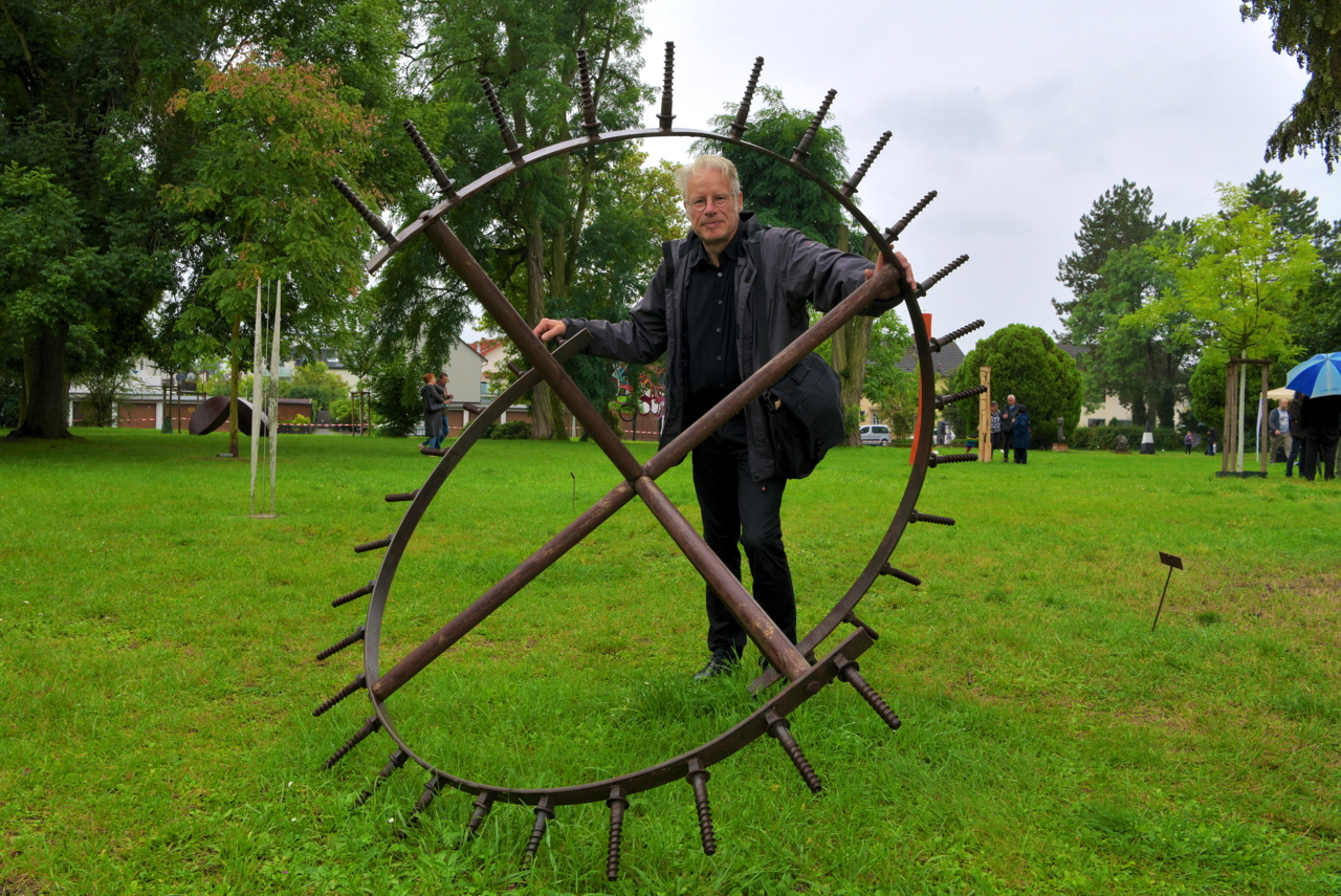 23. Skulpturenpark 2021 Mörfelden-Walldorf vom 4. Juli bis 29. August 2021 im Bürgerpark Mörfelden mit Sascha Boldt  Jens Grundschock  Nicole Jänes Ulrich Jung  Dieter Oehm Katrin Paul Wanda Pratschke  Tanja Röder Petra Scheibe Teplitz und Maximilian Verhas