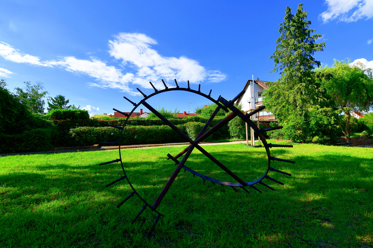 23. Skulpturenpark 2021 Mörfelden-Walldorf vom 4. Juli bis 29. August 2021 im Bürgerpark Mörfelden mit Sascha Boldt  Jens Grundschock  Nicole Jänes Ulrich Jung  Dieter Oehm Katrin Paul Wanda Pratschke  Tanja Röder Petra Scheibe Teplitz und Maximilian Verhas