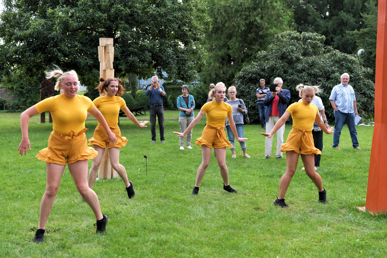 23. Skulpturenpark 2021 Mörfelden-Walldorf vom 4. Juli bis 29. August 2021 im Bürgerpark Mörfelden mit Sascha Boldt Jens Grundschock Nicole Jänes Ulrich Jung Dieter Oehm Katrin Paul Wanda Pratschke Tanja Röder Petra Scheibe Teplitz und Maximilian Verhas