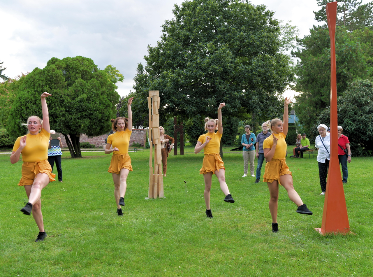 23. Skulpturenpark 2021 Mörfelden-Walldorf vom 4. Juli bis 29. August 2021 im Bürgerpark Mörfelden mit Sascha Boldt Jens Grundschock Nicole Jänes Ulrich Jung Dieter Oehm Katrin Paul Wanda Pratschke Tanja Röder Petra Scheibe Teplitz und Maximilian Verhas