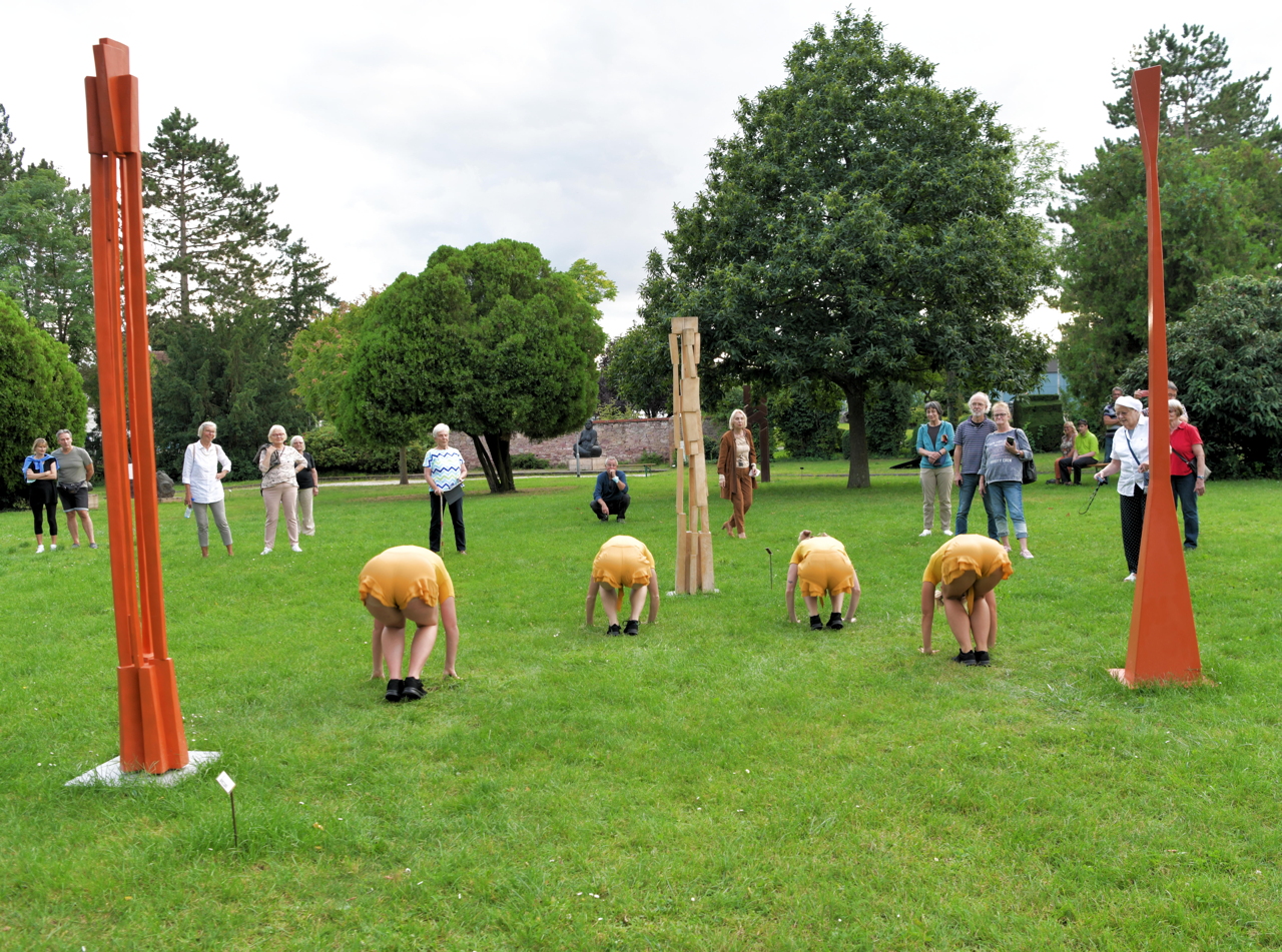 23. Skulpturenpark 2021 Mörfelden-Walldorf vom 4. Juli bis 29. August 2021 im Bürgerpark Mörfelden mit Sascha Boldt  Jens Grundschock  Nicole Jänes Ulrich Jung  Dieter Oehm Katrin Paul Wanda Pratschke  Tanja Röder Petra Scheibe Teplitz und Maximilian Verhas