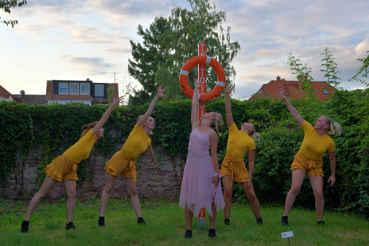 23. Skulpturenpark 2021 Mörfelden-Walldorf vom 4. Juli bis 29. August 2021 im Bürgerpark Mörfelden mit Sascha Boldt  Jens Grundschock  Nicole Jänes Ulrich Jung  Dieter Oehm Katrin Paul Wanda Pratschke  Tanja Röder Petra Scheibe Teplitz und Maximilian Verhas