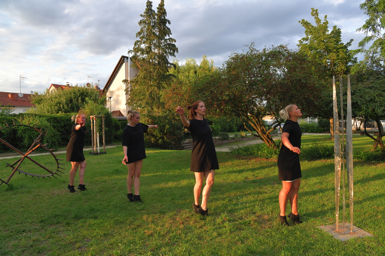 23. Skulpturenpark 2021 Mörfelden-Walldorf vom 4. Juli bis 29. August 2021 im Bürgerpark Mörfelden mit Sascha Boldt  Jens Grundschock  Nicole Jänes Ulrich Jung  Dieter Oehm Katrin Paul Wanda Pratschke  Tanja Röder Petra Scheibe Teplitz und Maximilian Verhas