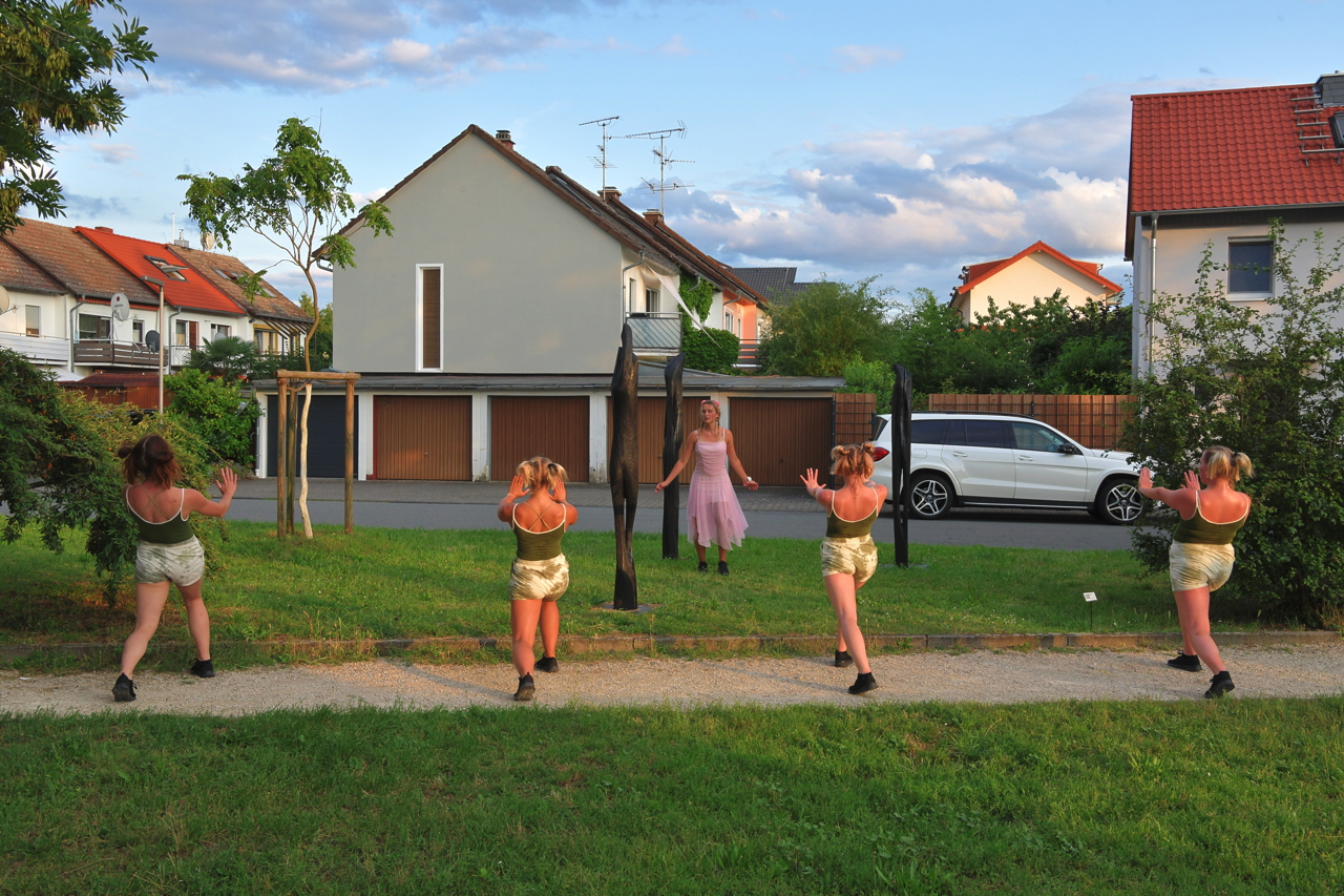 23. Skulpturenpark 2021 Mörfelden-Walldorf vom 4. Juli bis 29. August 2021 im Bürgerpark Mörfelden mit Sascha Boldt  Jens Grundschock  Nicole Jänes Ulrich Jung  Dieter Oehm Katrin Paul Wanda Pratschke  Tanja Röder Petra Scheibe Teplitz und Maximilian Verhas