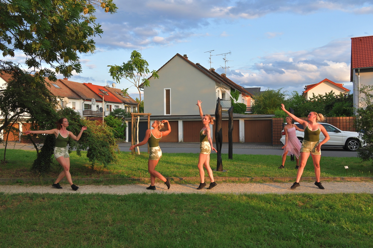 23. Skulpturenpark 2021 Mörfelden-Walldorf vom 4. Juli bis 29. August 2021 im Bürgerpark Mörfelden mit Sascha Boldt  Jens Grundschock  Nicole Jänes Ulrich Jung  Dieter Oehm Katrin Paul Wanda Pratschke  Tanja Röder Petra Scheibe Teplitz und Maximilian Verhas