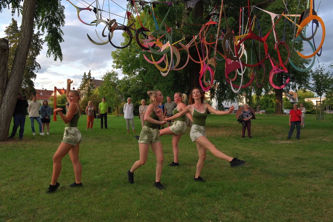 23. Skulpturenpark 2021 Mörfelden-Walldorf vom 4. Juli bis 29. August 2021 im Bürgerpark Mörfelden mit Sascha Boldt  Jens Grundschock  Nicole Jänes Ulrich Jung  Dieter Oehm Katrin Paul Wanda Pratschke  Tanja Röder Petra Scheibe Teplitz und Maximilian Verhas