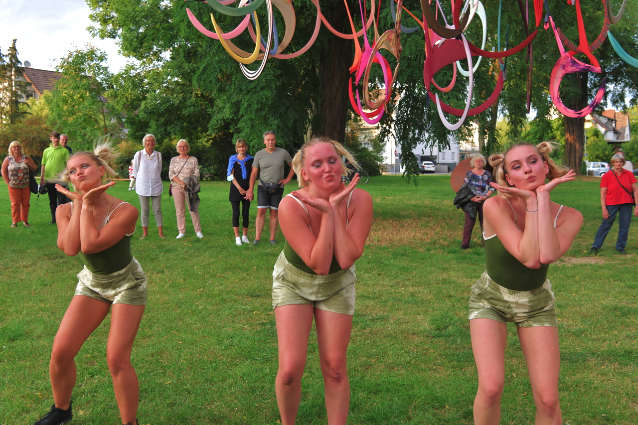 23. Skulpturenpark 2021 Mörfelden-Walldorf vom 4. Juli bis 29. August 2021 im Bürgerpark Mörfelden mit Sascha Boldt  Jens Grundschock  Nicole Jänes Ulrich Jung  Dieter Oehm Katrin Paul Wanda Pratschke  Tanja Röder Petra Scheibe Teplitz und Maximilian Verhas