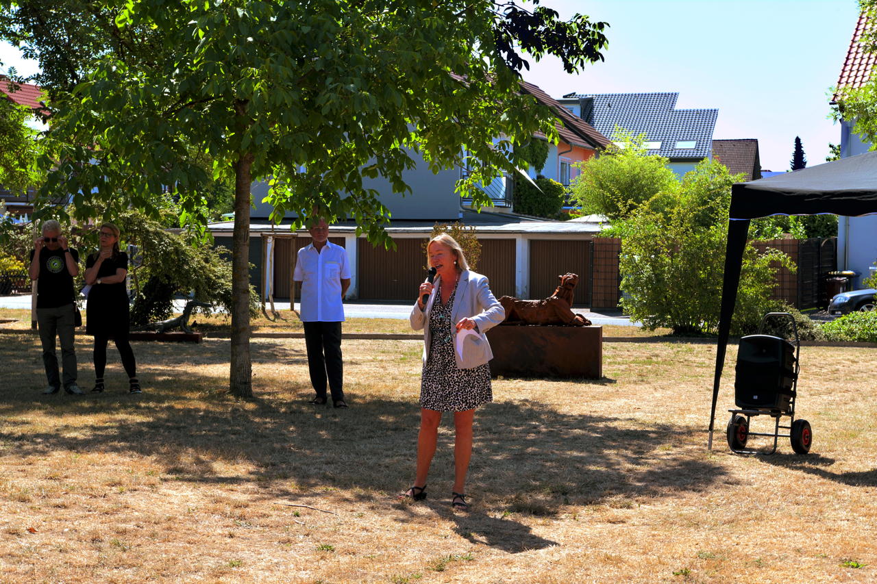 24. Skulpturenpark 2022 in 64546 Mörfelden-Walldorf Blumenstraße vom 17 Juli bis 11. September 2022 im Bürgerpark Mörfelden mit Arhun Aksakal - Winfried Becker - Christoph Jakob - Faxe M. Müller - Ghaku Okazaki - Anna Schimkat - Catharina Szonn - Martin Wenzel - Matthias Will