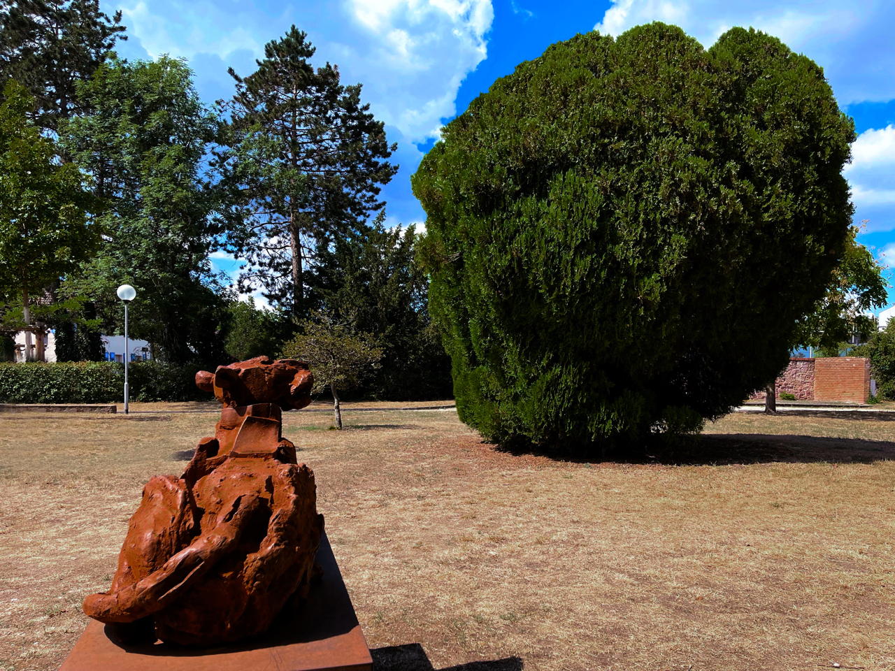 24. Skulpturenpark 2022 in 64546 Mörfelden-Walldorf Blumenstraße vom 17 Juli bis 11. September 2022 im Bürgerpark Mörfelden mit Arhun Aksakal - Winfried Becker - Christoph Jakob - Faxe M. Müller - Ghaku Okazaki - Anna Schimkat - Catharina Szonn - Martin Wenzel - Matthias Will