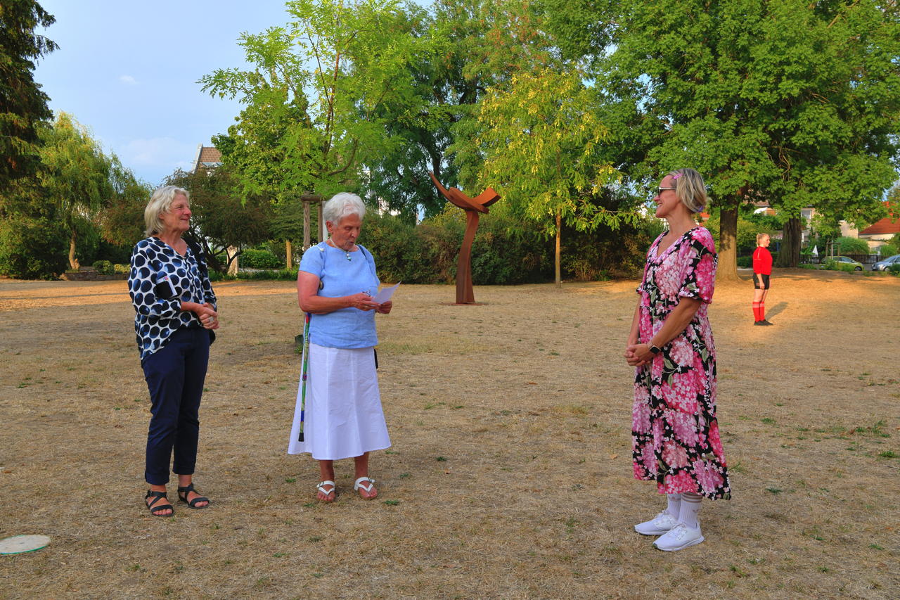 24. Skulpturenpark 2022 in 64546 Mörfelden-Walldorf Blumenstraße vom 17 Juli bis 11. September 2022 im Bürgerpark Mörfelden mit Arhun Aksakal - Winfried Becker - Christoph Jakob - Faxe M. Müller - Ghaku Okazaki - Anna Schimkat - Catharina Szonn - Martin Wenzel - Matthias Will