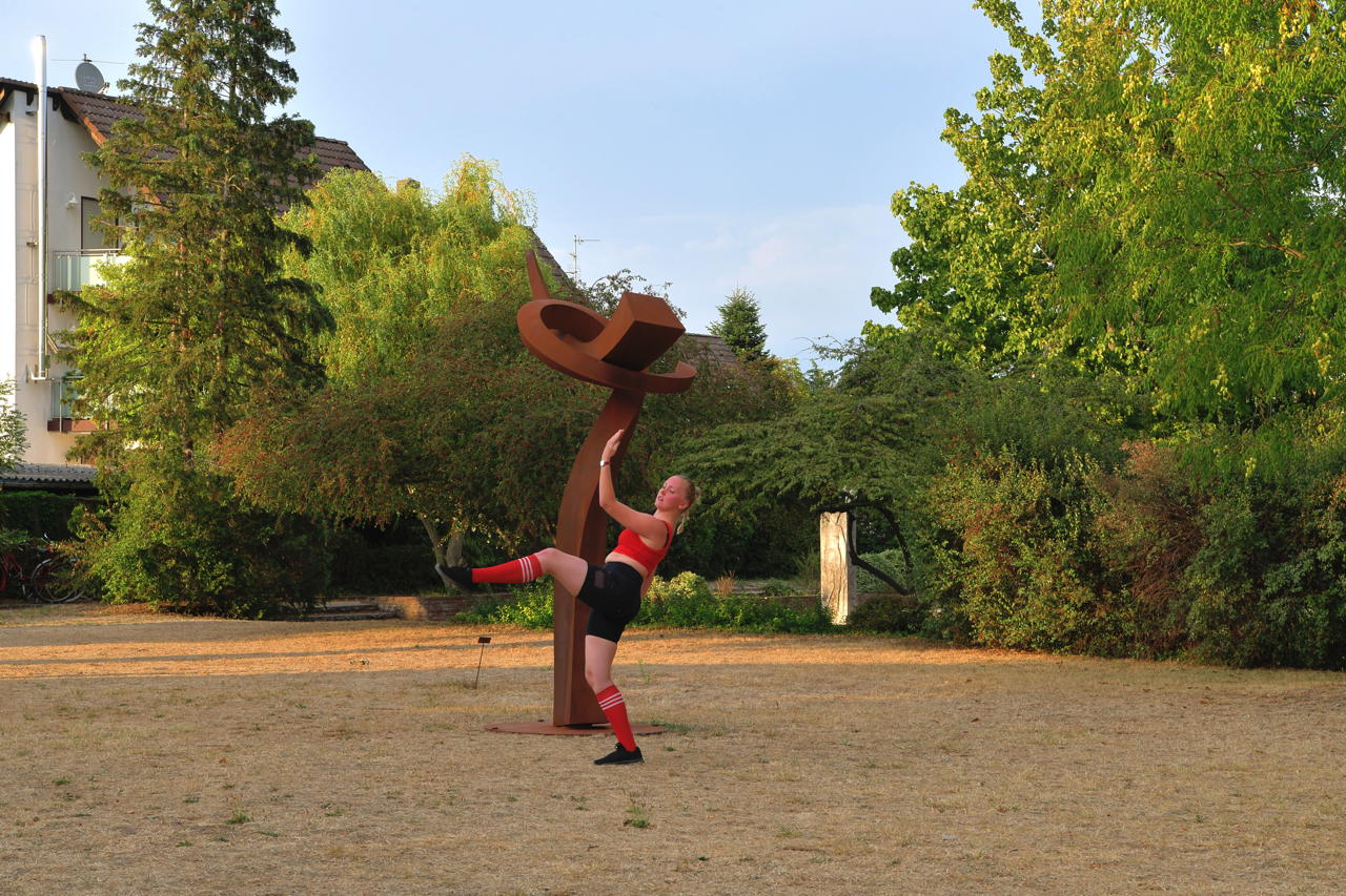 24. Skulpturenpark 2022 in 64546 Mörfelden-Walldorf Blumenstraße vom 17 Juli bis 11. September 2022 im Bürgerpark Mörfelden mit Arhun Aksakal - Winfried Becker - Christoph Jakob - Faxe M. Müller - Ghaku Okazaki - Anna Schimkat - Catharina Szonn - Martin Wenzel - Matthias Will