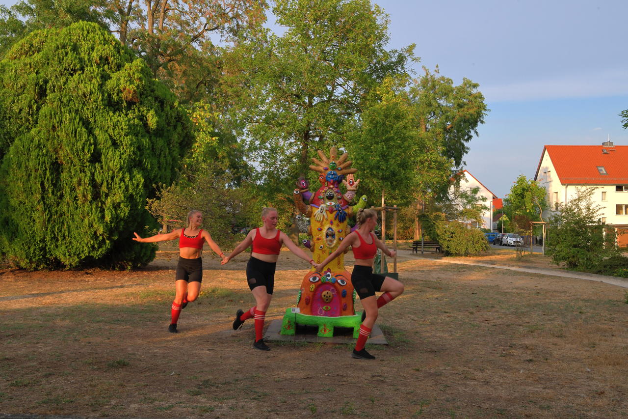 24. Skulpturenpark 2022 in 64546 Mörfelden-Walldorf Blumenstraße vom 17 Juli bis 11. September 2022 im Bürgerpark Mörfelden mit Arhun Aksakal - Winfried Becker - Christoph Jakob - Faxe M. Müller - Ghaku Okazaki - Anna Schimkat - Catharina Szonn - Martin Wenzel - Matthias Will