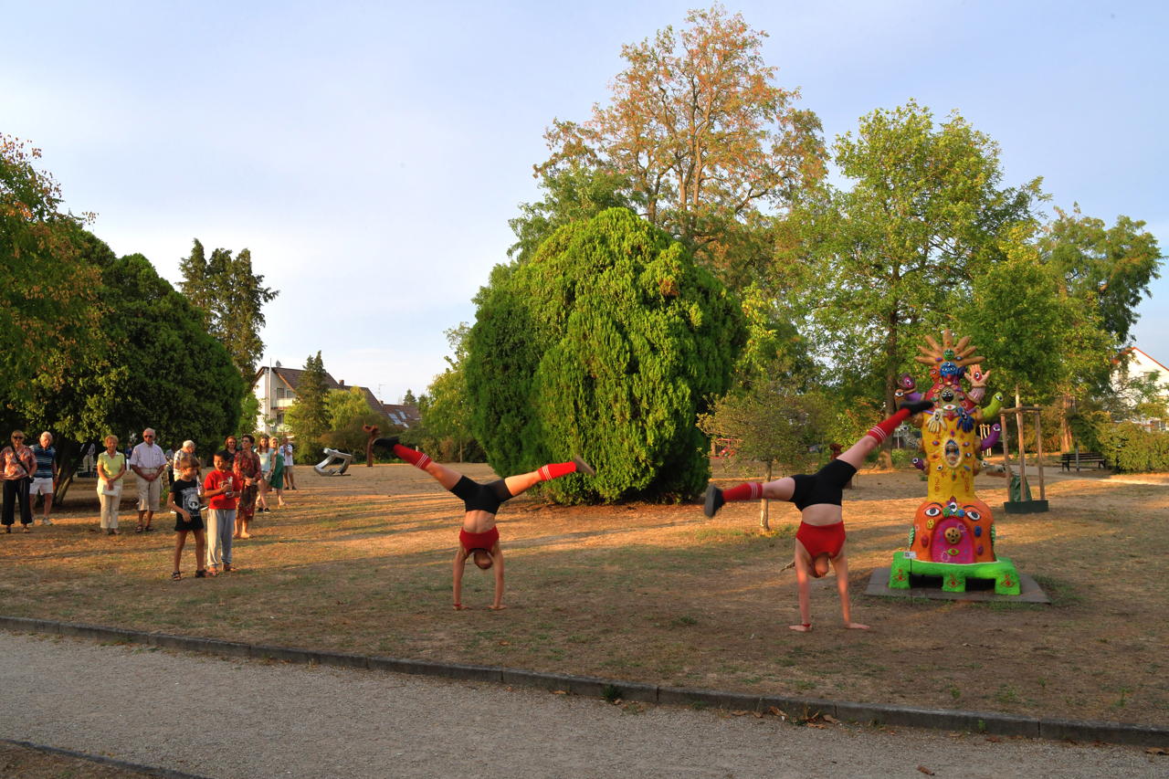 24. Skulpturenpark 2022 in 64546 Mörfelden-Walldorf Blumenstraße vom 17 Juli bis 11. September 2022 im Bürgerpark Mörfelden mit Arhun Aksakal - Winfried Becker - Christoph Jakob - Faxe M. Müller - Ghaku Okazaki - Anna Schimkat - Catharina Szonn - Martin Wenzel - Matthias Will