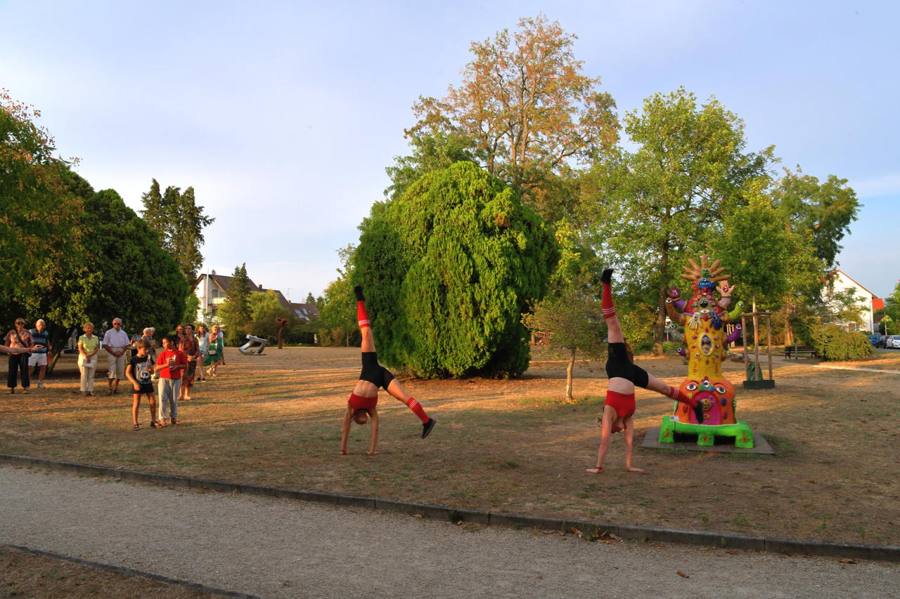 24. Skulpturenpark 2022 in 64546 Mörfelden-Walldorf Blumenstraße vom 17 Juli bis 11. September 2022 im Bürgerpark Mörfelden mit Arhun Aksakal - Winfried Becker - Christoph Jakob - Faxe M. Müller - Ghaku Okazaki - Anna Schimkat - Catharina Szonn - Martin Wenzel - Matthias Will