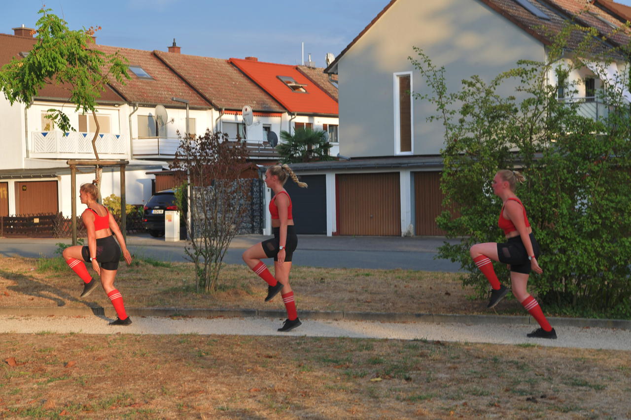 24. Skulpturenpark 2022 in 64546 Mörfelden-Walldorf Blumenstraße vom 17 Juli bis 11. September 2022 im Bürgerpark Mörfelden mit Arhun Aksakal - Winfried Becker - Christoph Jakob - Faxe M. Müller - Ghaku Okazaki - Anna Schimkat - Catharina Szonn - Martin Wenzel - Matthias Will