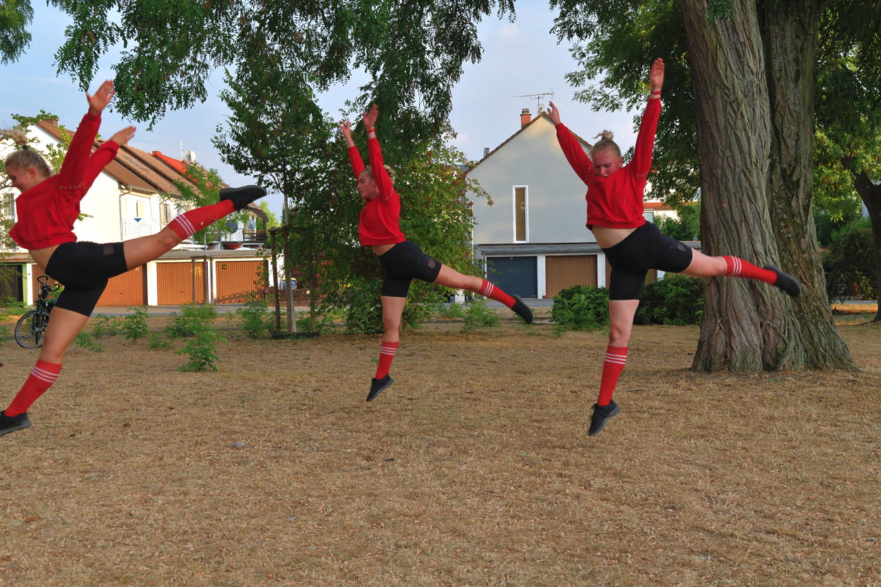 24. Skulpturenpark 2022 in 64546 Mörfelden-Walldorf Blumenstraße vom 17 Juli bis 11. September 2022 im Bürgerpark Mörfelden mit Arhun Aksakal - Winfried Becker - Christoph Jakob - Faxe M. Müller - Ghaku Okazaki - Anna Schimkat - Catharina Szonn - Martin Wenzel - Matthias Will