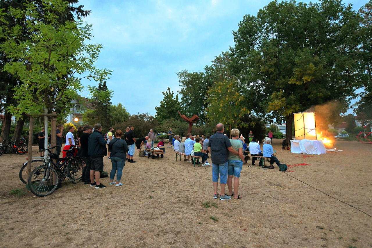 24. Skulpturenpark 2022 in 64546 Mörfelden-Walldorf Blumenstraße vom 17 Juli bis 11. September 2022 im Bürgerpark Mörfelden mit Arhun Aksakal - Winfried Becker - Christoph Jakob - Faxe M. Müller - Ghaku Okazaki - Anna Schimkat - Catharina Szonn - Martin Wenzel - Matthias Will