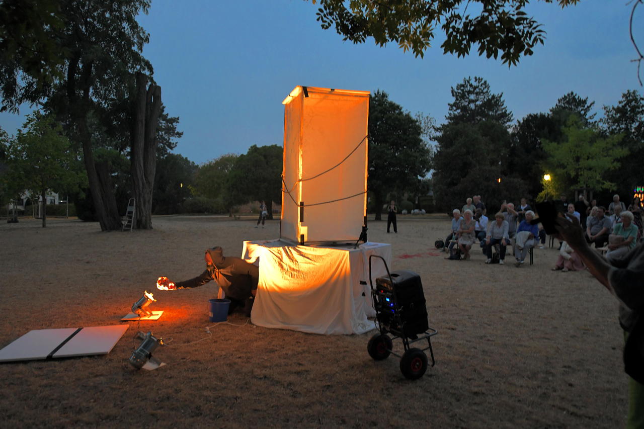 24. Skulpturenpark 2022 in 64546 Mörfelden-Walldorf Blumenstraße vom 17 Juli bis 11. September 2022 im Bürgerpark Mörfelden mit Arhun Aksakal - Winfried Becker - Christoph Jakob - Faxe M. Müller - Ghaku Okazaki - Anna Schimkat - Catharina Szonn - Martin Wenzel - Matthias Will