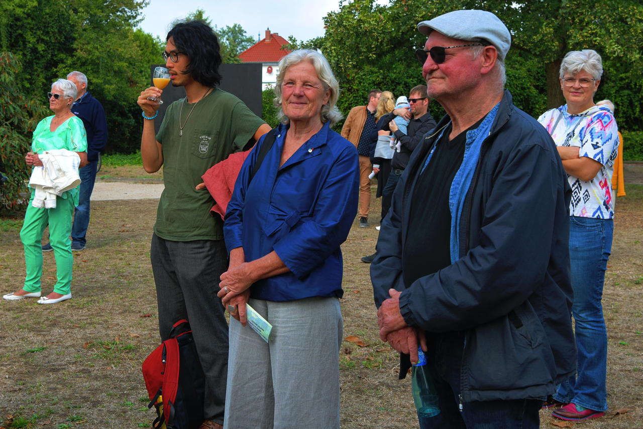 24. Skulpturenpark 2022 in 64546 Mörfelden-Walldorf Blumenstraße vom 17 Juli bis 11. September 2022 im Bürgerpark Mörfelden mit Arhun Aksakal - Winfried Becker - Christoph Jakob - Faxe M. Müller - Ghaku Okazaki - Anna Schimkat - Catharina Szonn - Martin Wenzel - Matthias Will