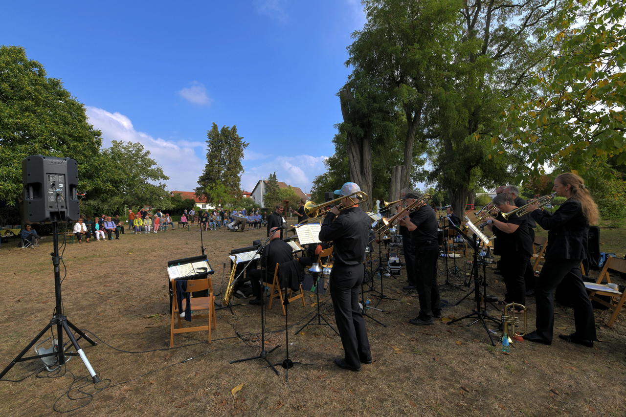 24. Skulpturenpark 2022 in 64546 Mörfelden-Walldorf Blumenstraße vom 17 Juli bis 11. September 2022 im Bürgerpark Mörfelden mit Arhun Aksakal - Winfried Becker - Christoph Jakob - Faxe M. Müller - Ghaku Okazaki - Anna Schimkat - Catharina Szonn - Martin Wenzel - Matthias Will