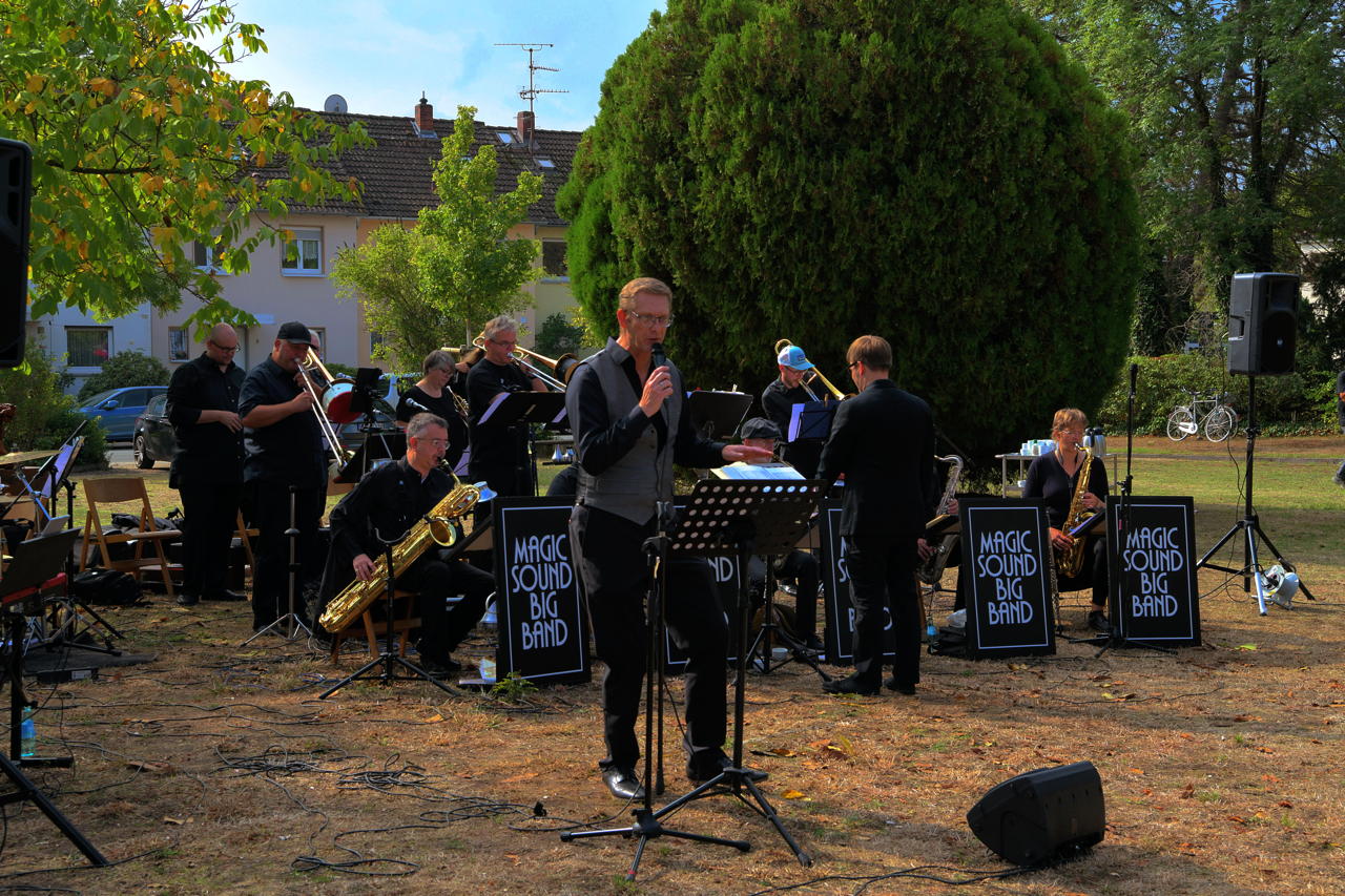 24. Skulpturenpark 2022 in 64546 Mörfelden-Walldorf Blumenstraße vom 17 Juli bis 11. September 2022 im Bürgerpark Mörfelden mit Arhun Aksakal - Winfried Becker - Christoph Jakob - Faxe M. Müller - Ghaku Okazaki - Anna Schimkat - Catharina Szonn - Martin Wenzel - Matthias Will