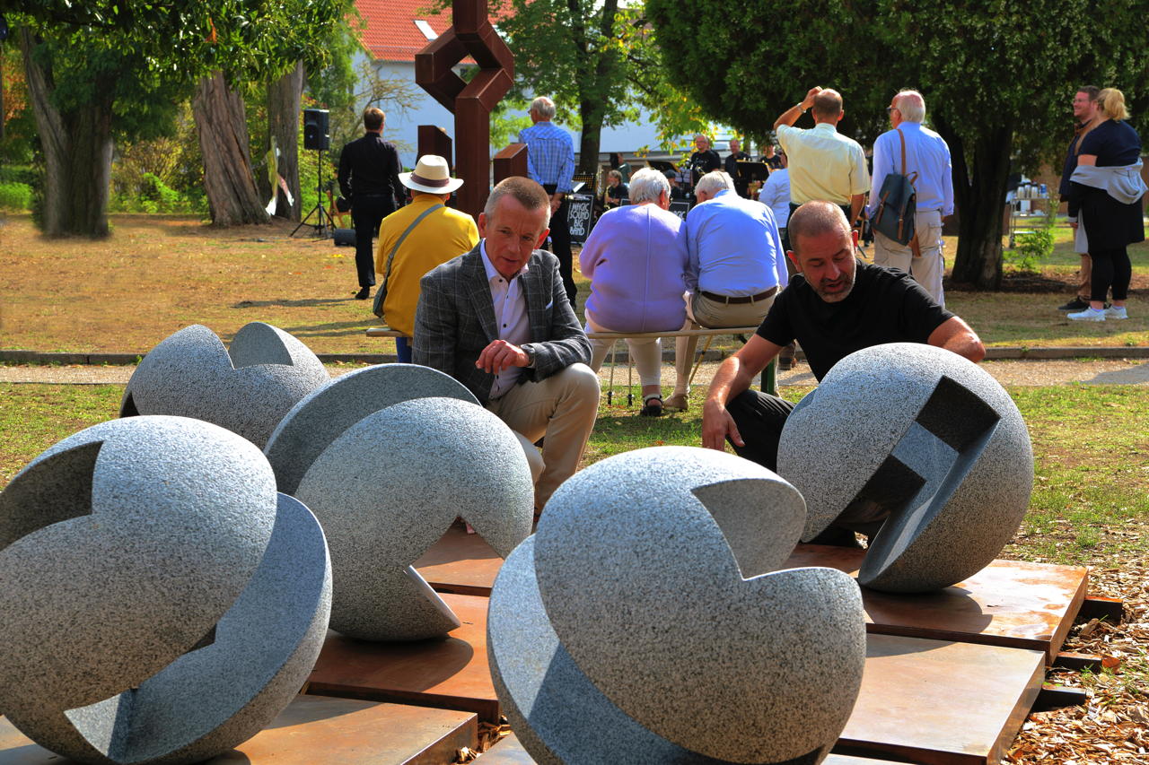 24. Skulpturenpark 2022 in 64546 Mörfelden-Walldorf Blumenstraße vom 17 Juli bis 11. September 2022 im Bürgerpark Mörfelden mit Arhun Aksakal - Winfried Becker - Christoph Jakob - Faxe M. Müller - Ghaku Okazaki - Anna Schimkat - Catharina Szonn - Martin Wenzel - Matthias Will