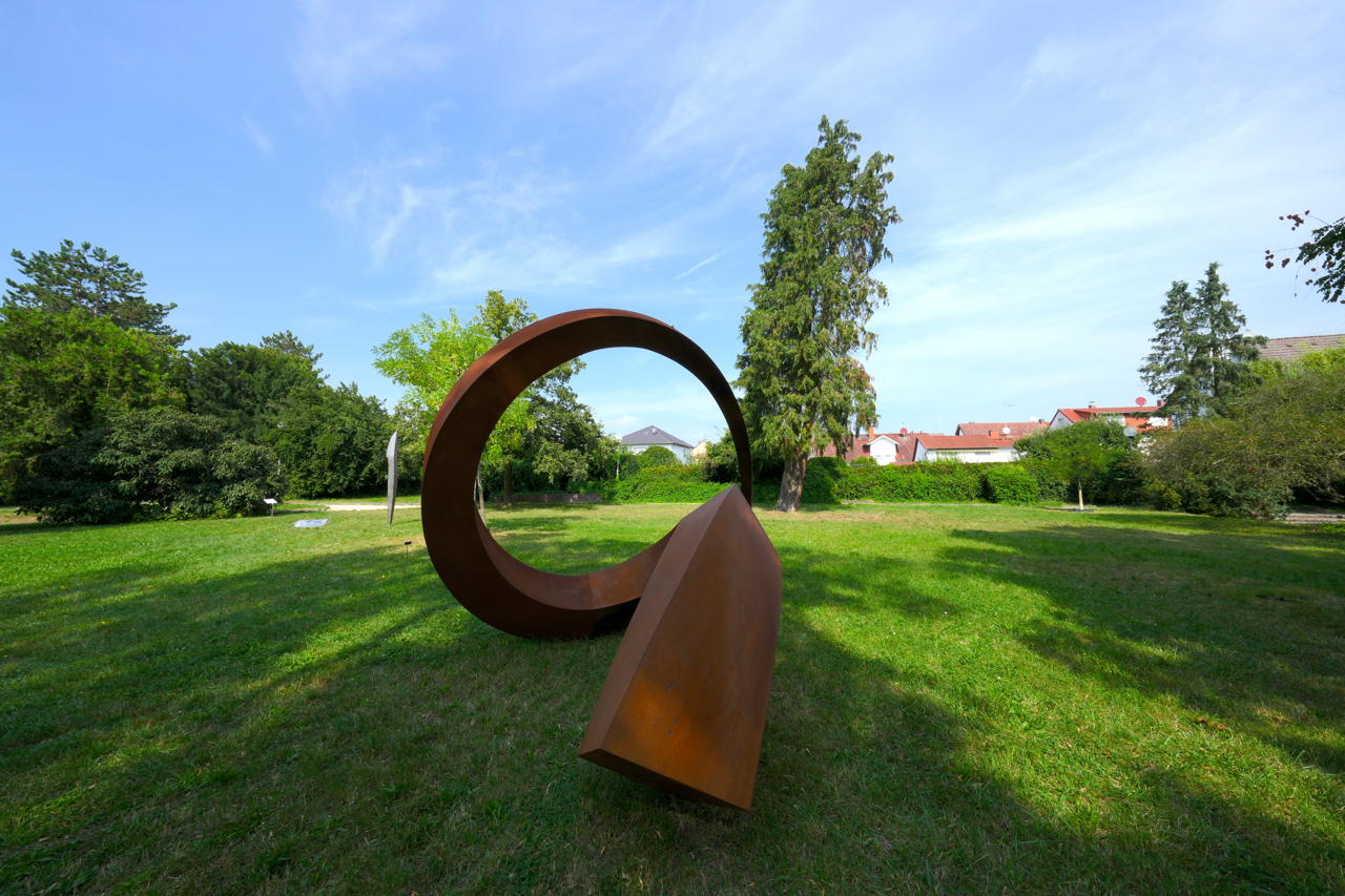26.Skulpturenpark2024 Vom 28. Juli bis 1. September 2024  im Bürgerpark Mörfelden in einem Open-Air-Ausstellungsraum mit Skulptur und Objektkunst.