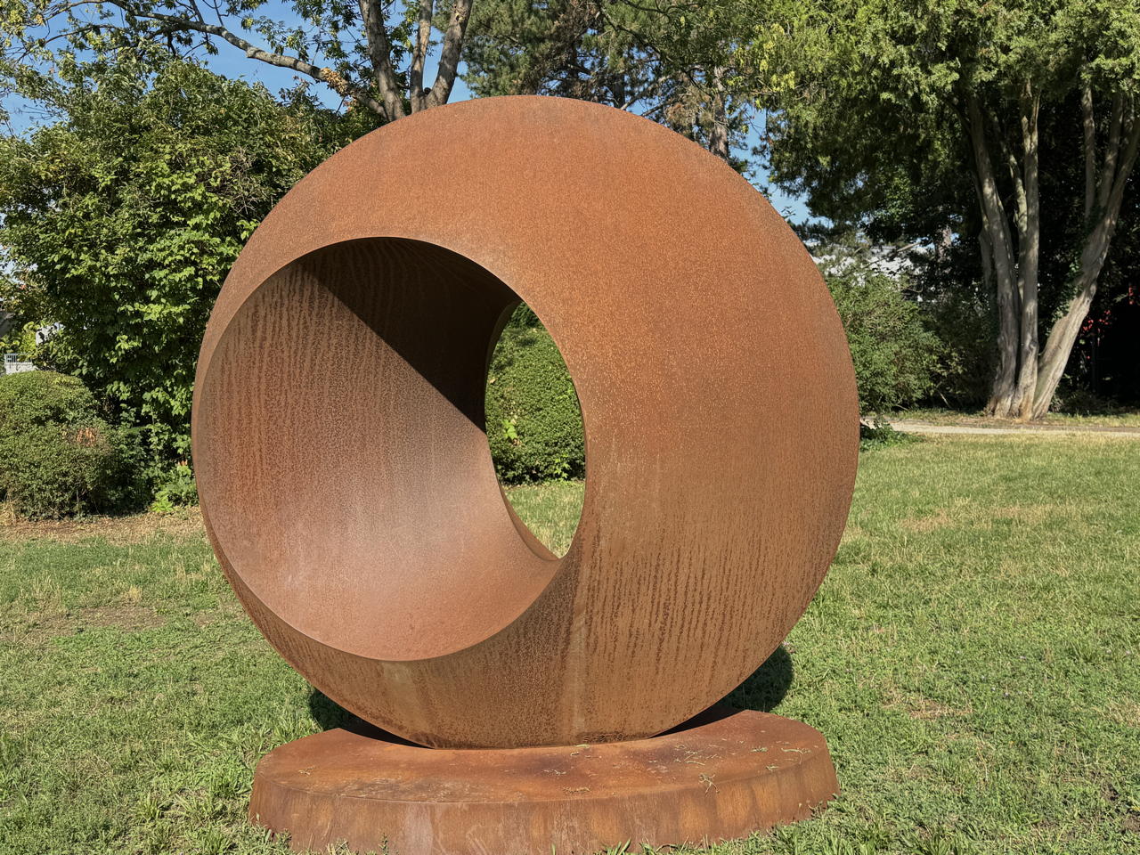 27.Skulpturenpark 2025 Vom 20. Juli bis 7. September 2025 im Bürgerpark Mörfelden in einem Open-Air-Ausstellungsraum mit Skulptur und Objektkunst.