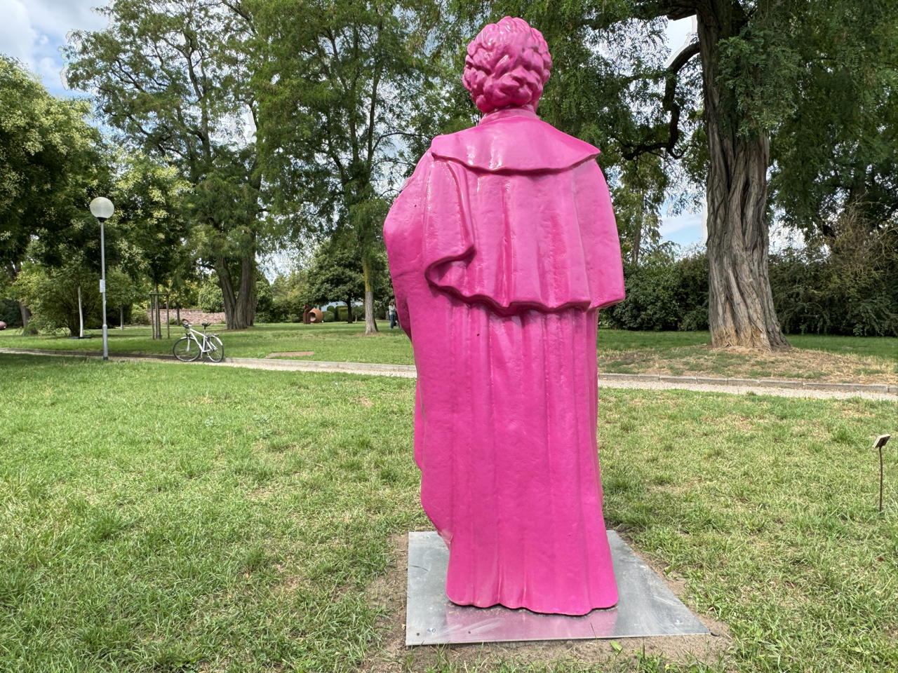 27.Skulpturenpark 2025 Vom 20. Juli bis 7. September 2025 im Bürgerpark Mörfelden in einem Open-Air-Ausstellungsraum mit Skulptur und Objektkunst.