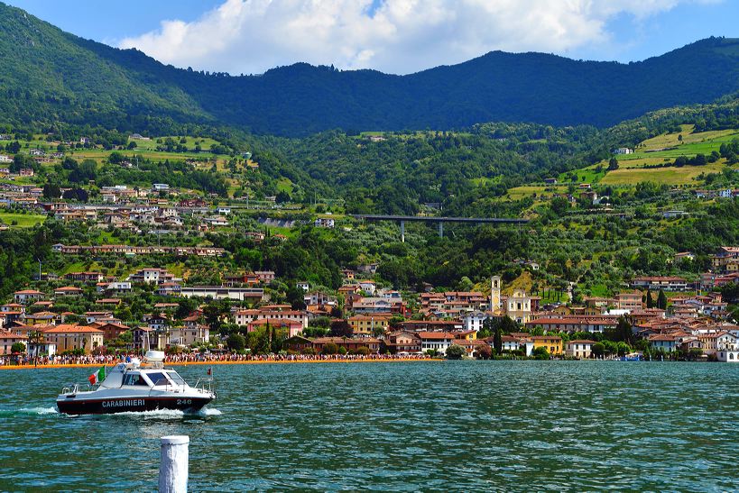 The Floating Piers, Lake Iseo Italiy, 2014 - 2016 Christo and Jeanne-Claude