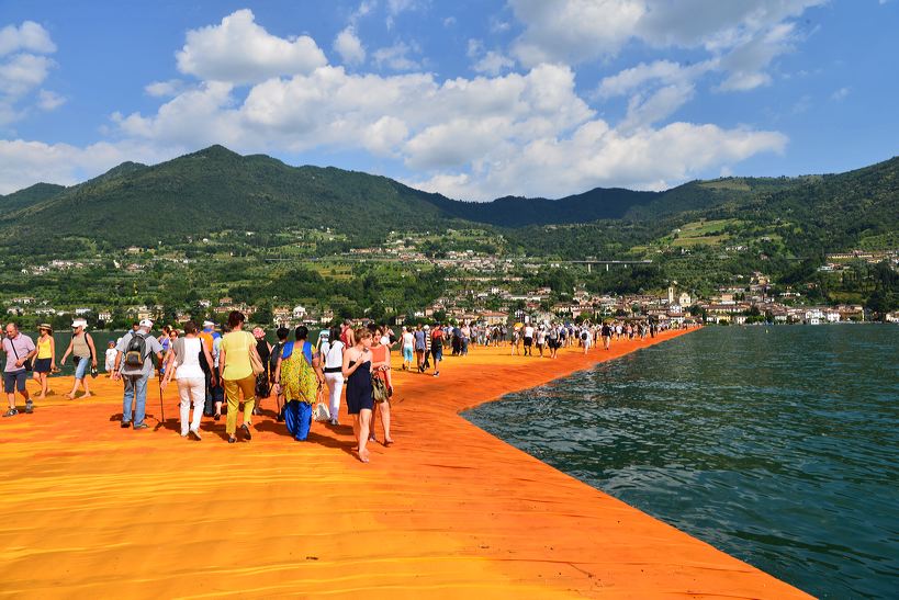 The Floating Piers, Lake Iseo Italiy, 2014 - 2016 Christo and Jeanne-Claude