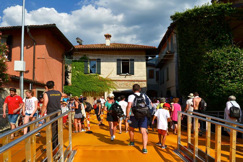 The Floating Piers, Lake Iseo Italiy, 2014 - 2016 Christo and Jeanne-Claude