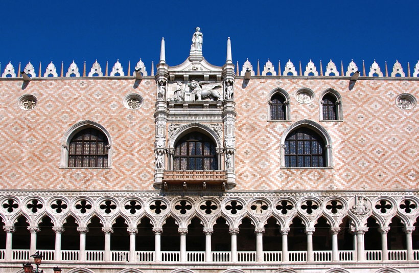 Piazza San Marco  Venedig - Venezia - Venice, Piazza San Marco, Campanile, Ponte di Rialto, Dogenpalast, Canal Grande, Basilica di San Marco, Ponte dei Sospiri,Ponte della Paglia, Santa Maria della Salute, San Giorgio, Maggiore, Gondoliere, Lido, Punta Sabbioni, Murano, Venedig ist immer eine Reise wert.   Fotografiert und kommentiert von © Heinz Brennecke 