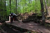 Historische Walddusche Gleisweiler im Haimbachtal Waldgemarkung der südpfälzischen Ortsgemeinde Gleisweiler.