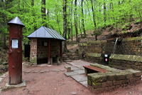 Historische Walddusche Gleisweiler im Haimbachtal Waldgemarkung der südpfälzischen Ortsgemeinde Gleisweiler.