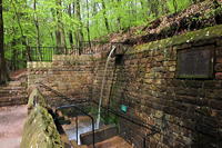 Historische Walddusche Gleisweiler im Haimbachtal Waldgemarkung der südpfälzischen Ortsgemeinde Gleisweiler.