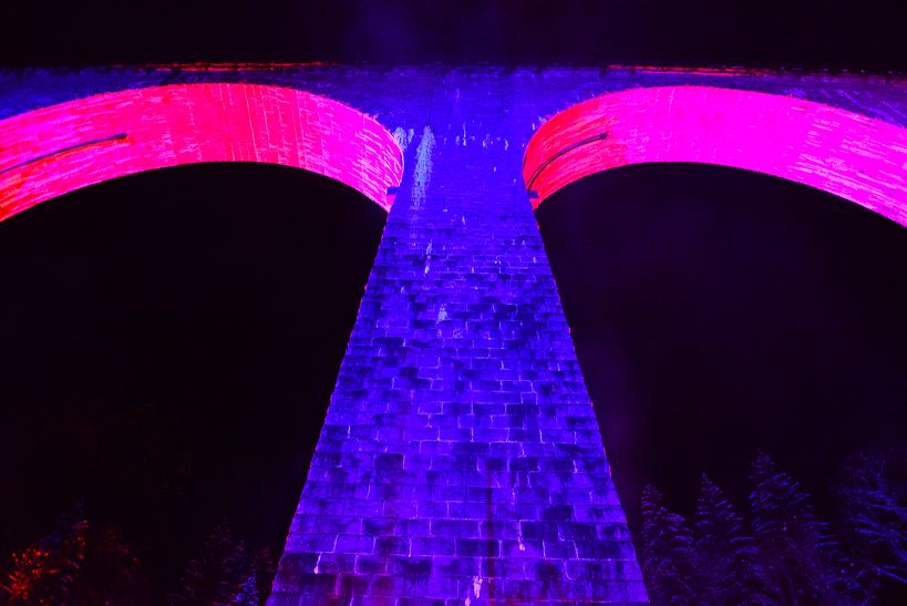 Weihnachtsmarkt in der Ravennaschlucht, einer der vermutlich schönsten Weihnachtsmärkte Deutschlands im Hochschwarzwald am Hofgut Sternen