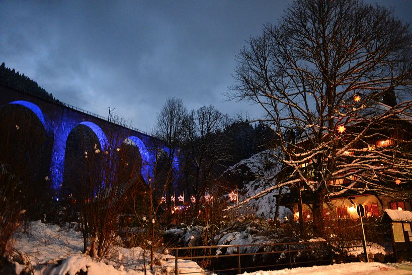 Weihnachtsmarkt 2015 in der Ravennaschlucht, einer der vermutlich schönsten Weihnachtsmärkte Deutschlands im Hochschwarzwald am Hofgut Sternen