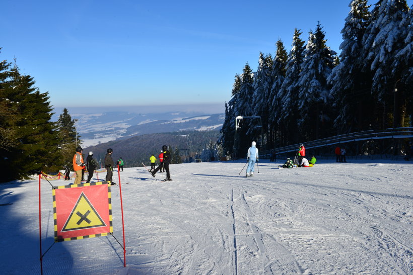 Winterzauber Wasserkuppe Rhön Ski- und Rodelarena und Paragliding.