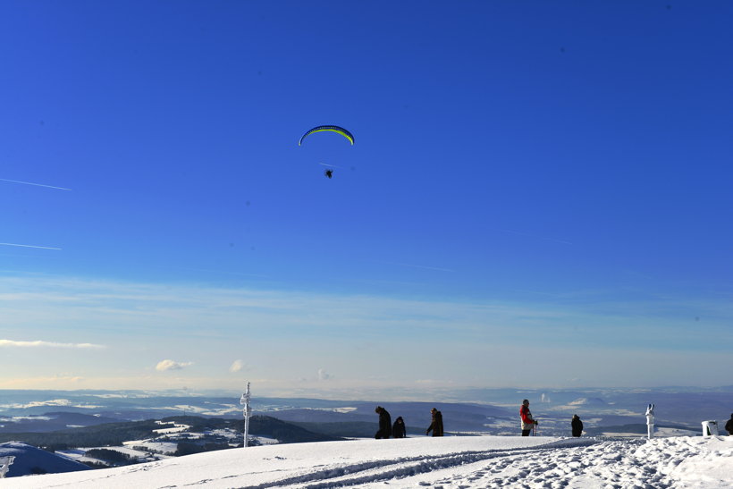 Winterzauber Wasserkuppe Rhön Ski- und Rodelarena und Paragliding.