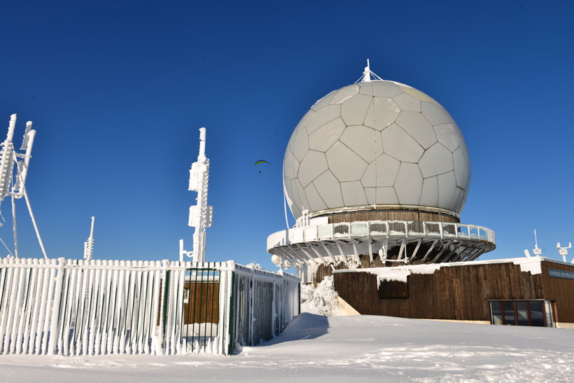 Winterzauber Wasserkuppe Rhön Ski- und Rodelarena und Paragliding.