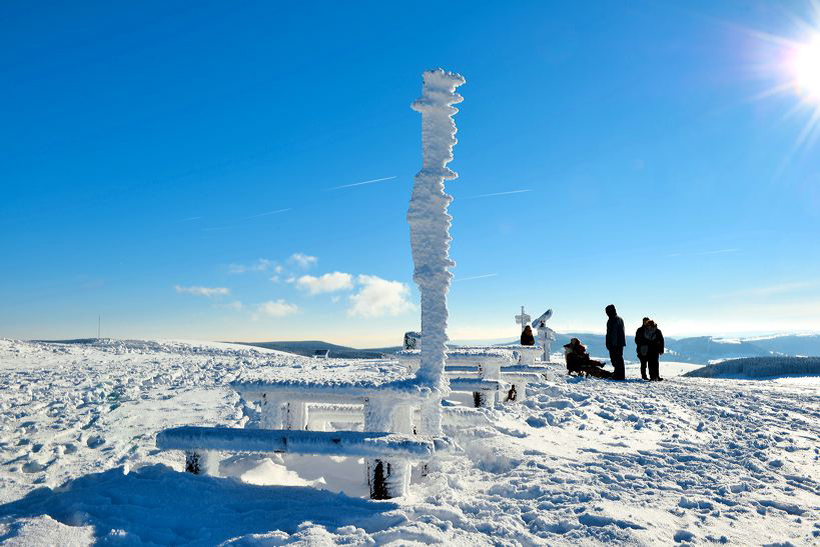 Winterzauber Wasserkuppe Rhön Ski- und Rodelarena und Paragliding.