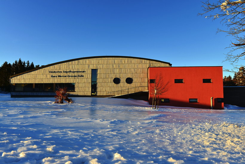 Winterzauber Wasserkuppe Rhön Ski- und Rodelarena und Paragliding.