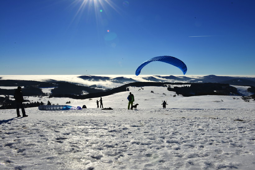 Winterzauber Wasserkuppe Rhön Ski- und Rodelarena und Paragliding.