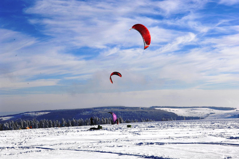 Winterzauber Wasserkuppe Rhön Ski- und Rodelarena und Paragliding.